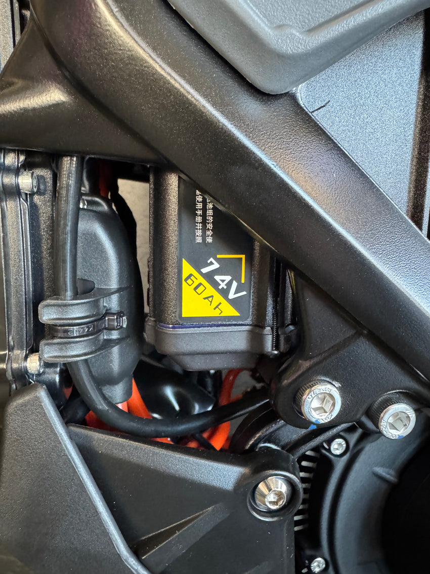 2025 Surron Ultra Bee "DUAL SPORT" 21kw 74 volt 60 amp