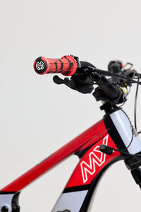 Mid Flange Bolt-On Grips Red Dye